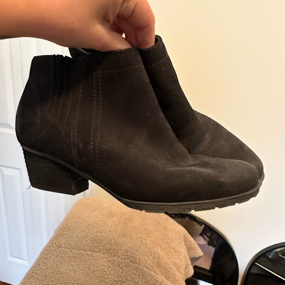 Blondo Black Ankle Boots Sleek Chelsea Style